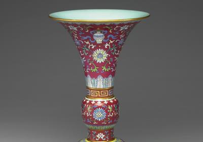 图片[3]-Vase with Indian lotus and Eight Treasures decor in famille rose on a dark red ground, Qing dynasty, Qianlong reign (1736-1795)-China Archive